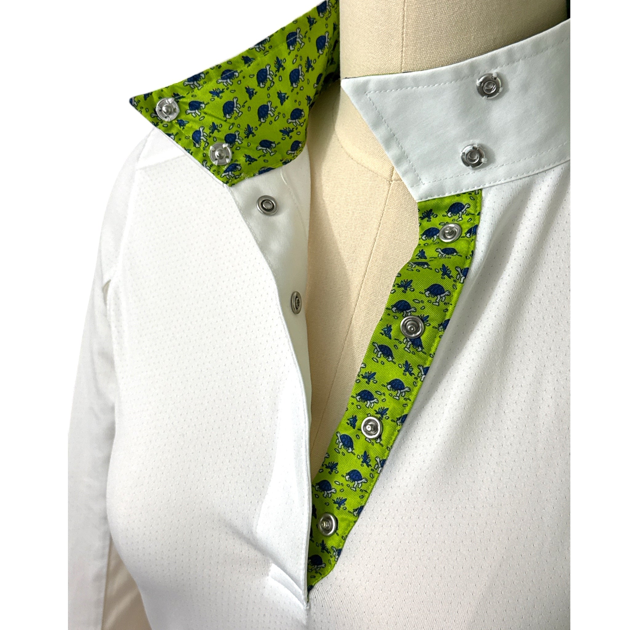 Essex Classics Talent Yarn Wrap Collar Show Shirt - White with Green Turtles / Size XS