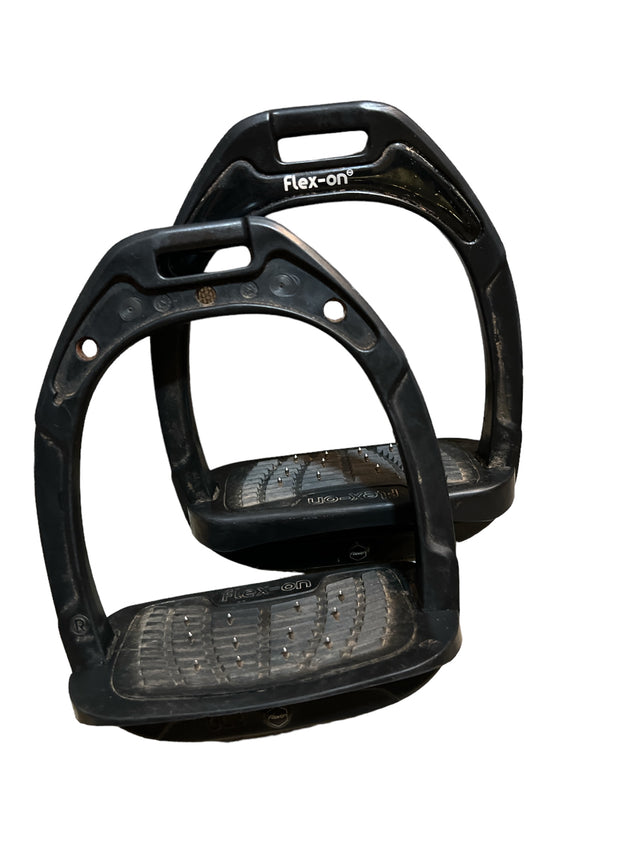 Flex-On Composite Inclined Ultra Grip Stirrups - Black