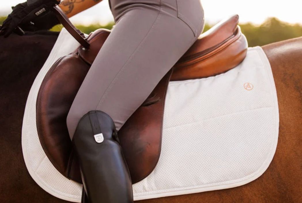 Anatomeq Perfeq Jumper Pad - White / Horse Size